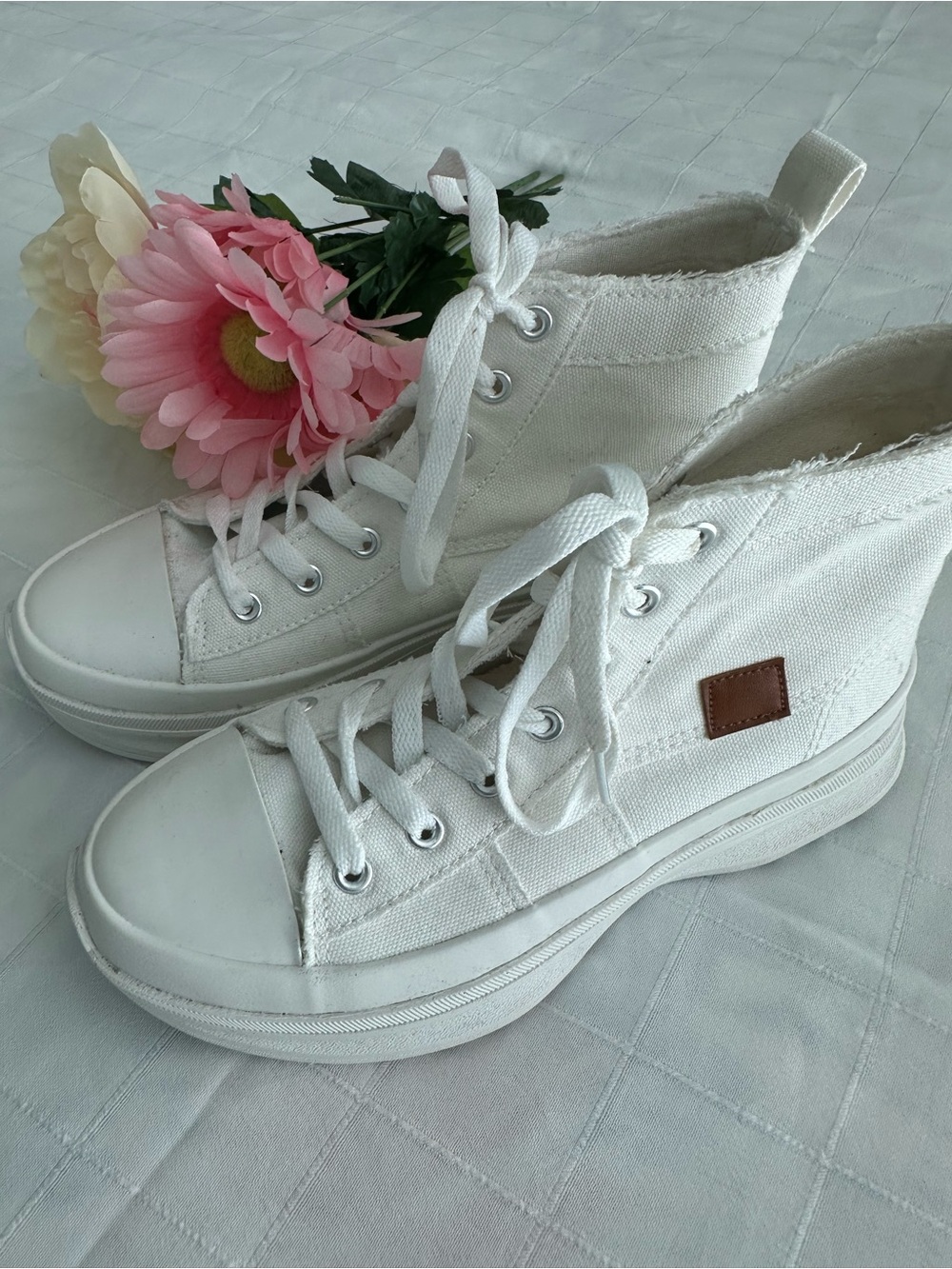 XGR NWOT White High-Top Canvas Sneaker — Casual Platform Women’s Shoe
